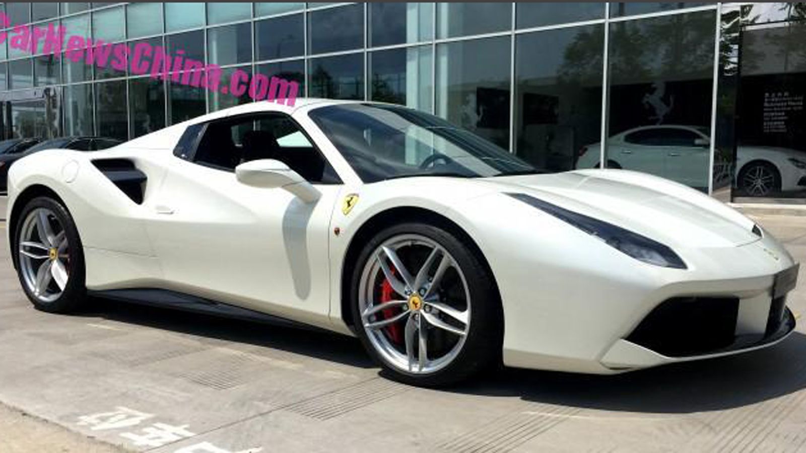 Το άνοιξε - κλείσε της οροφής απαιτεί 14 δλ.